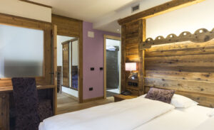 Hotel-Alp-Holiday-Dimaro-Marilleva-Winterevent-junior-suite-1