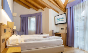 Hotel-Alp-Holiday-Dimaro-Marilleva-Winterevent-junior-suite-3
